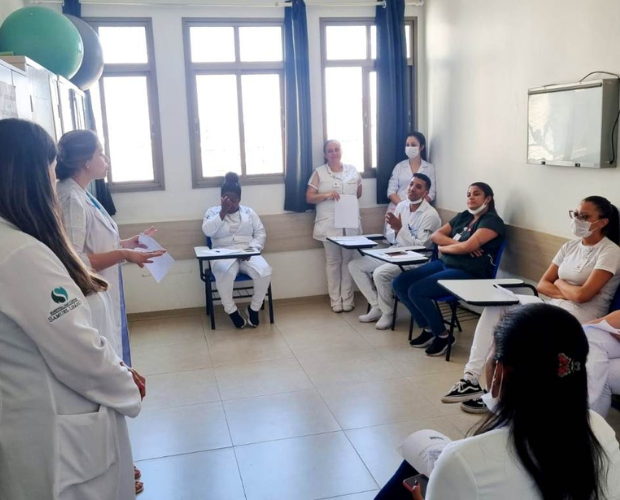 Equipe de Cuidados Paliativos realiza bate-papos em vrios setores do HCSL